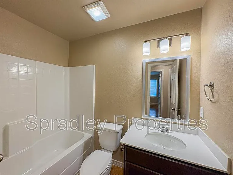 1013A Kerr Ct — Photo 8