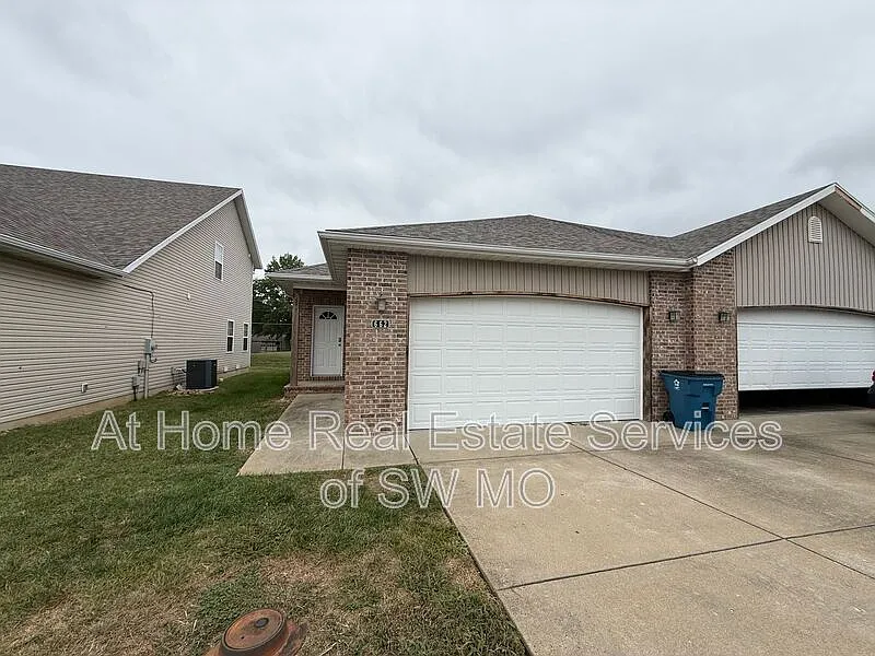 662 S Rilynn Ave