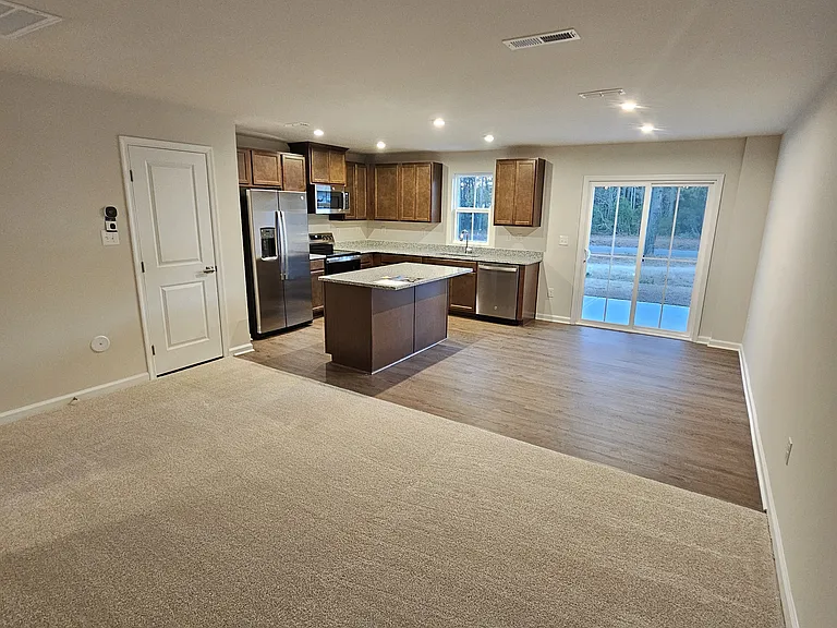 2032 Lewis Creek Cir NE — Photo 7