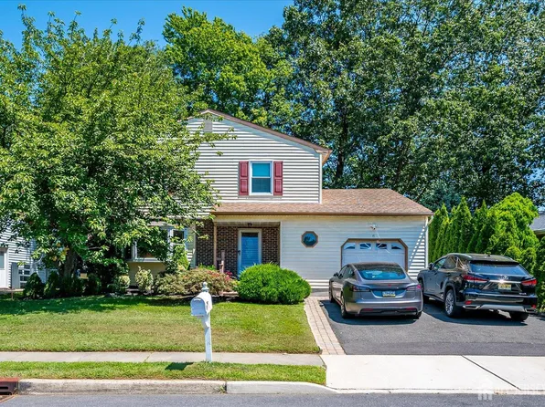 76 Scenic Dr, Freehold, NJ 07728