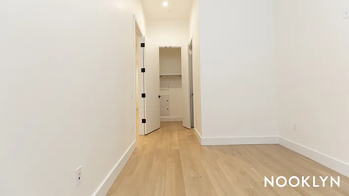 Rented by Nooklyn NYC LLC | media 54