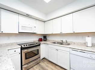 8307 Cricket Lake Dr, Charlotte, NC 28277