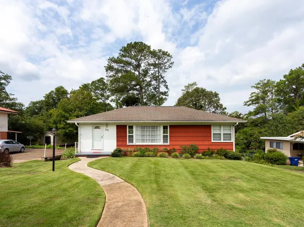 721 Spring St S, Talladega, AL 35160
