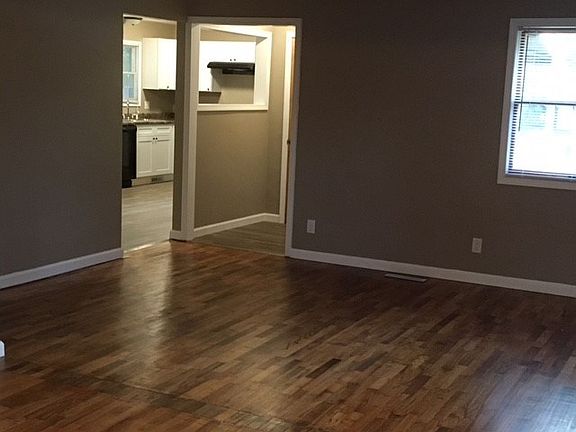 5th image of 2305 Herrick Dr