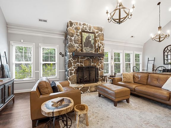 5th image of 104 Stillcountry Cir