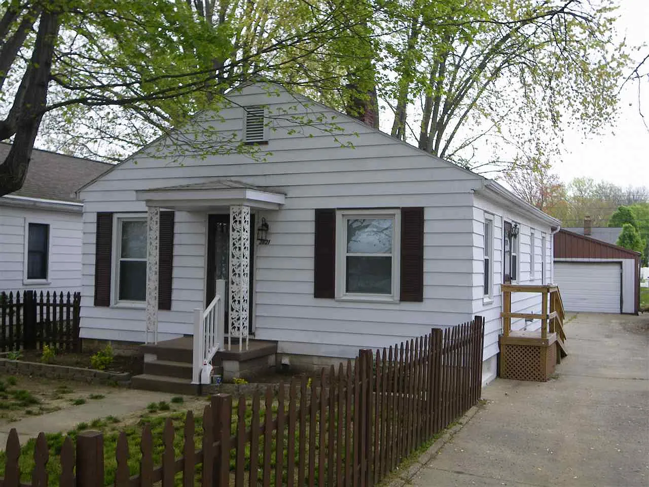 2821 Oakley St photo 1