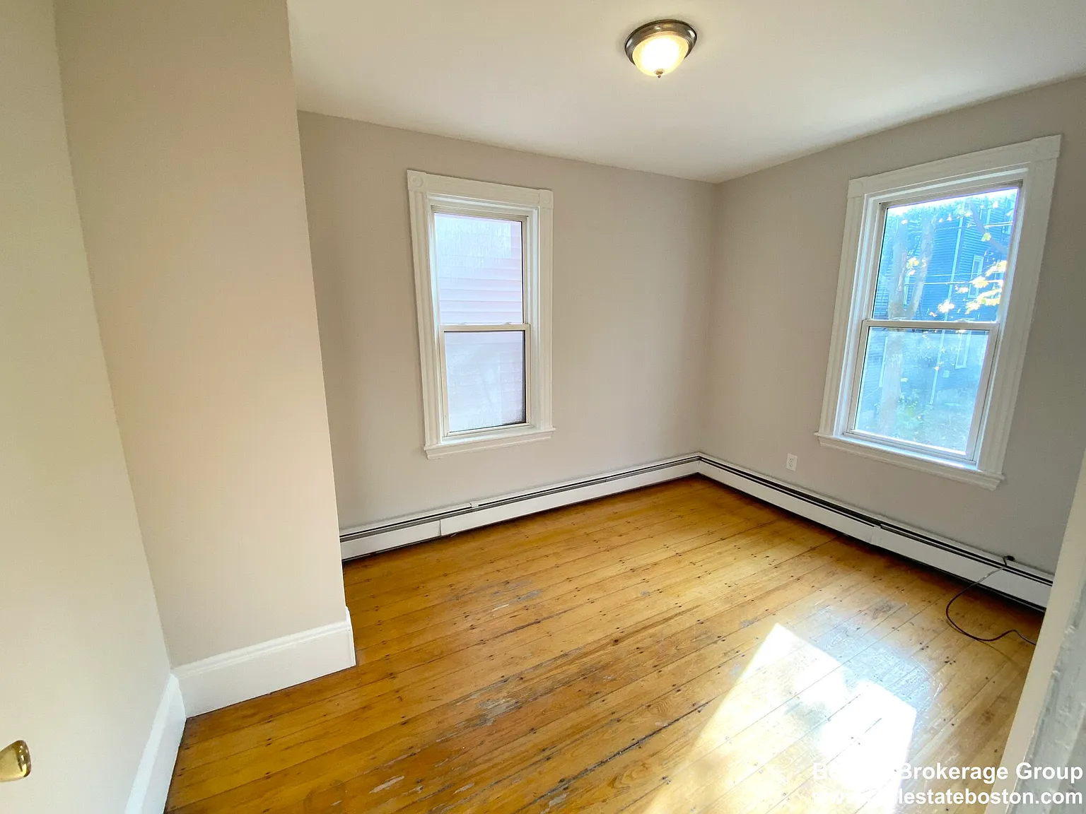 3 bed, 1100 sqft, $4,400 — Photo 3