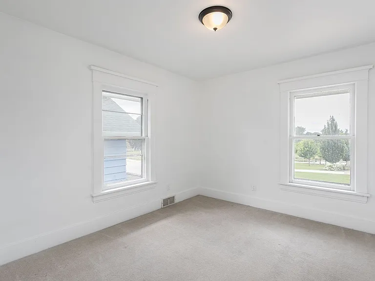 230 E Mishawaka Ave — Photo 9