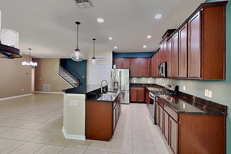 4 bed, 3.0 bath, 2963 sqft, $2,650 — Photo 3