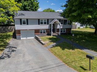 35 Oakmeadow Ln, Methuen, MA 01844