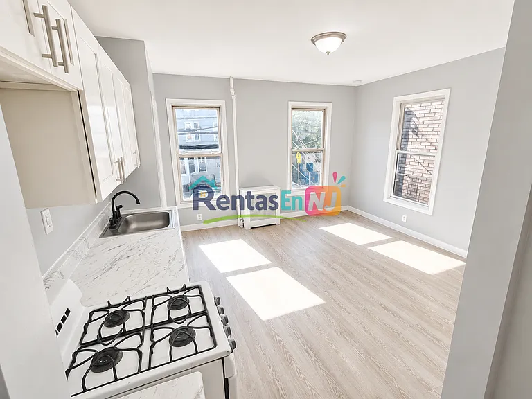 198 Parker St #2B — Photo 1