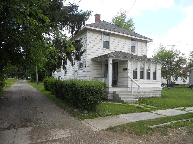 902 Wilson Ave photo 1