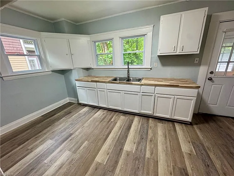 3235 Oak Rd — Photo 2
