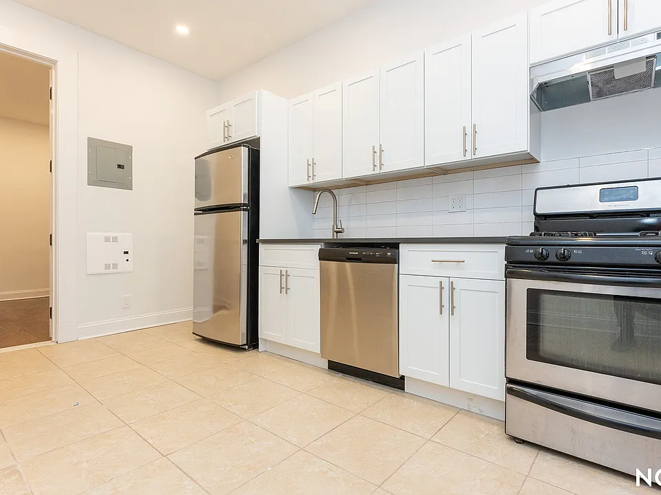 59 Wilson Ave #2L