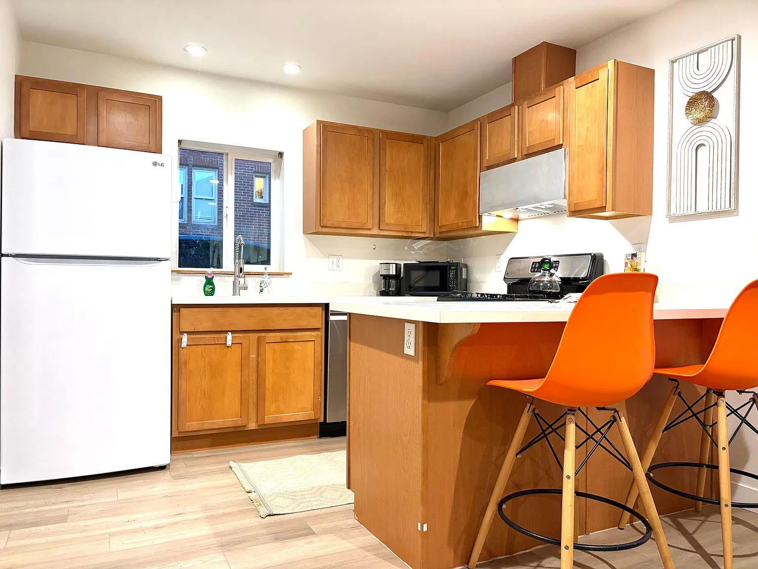 2 bed, 1.5 bath, 740 sqft, $2,650 — Photo 3