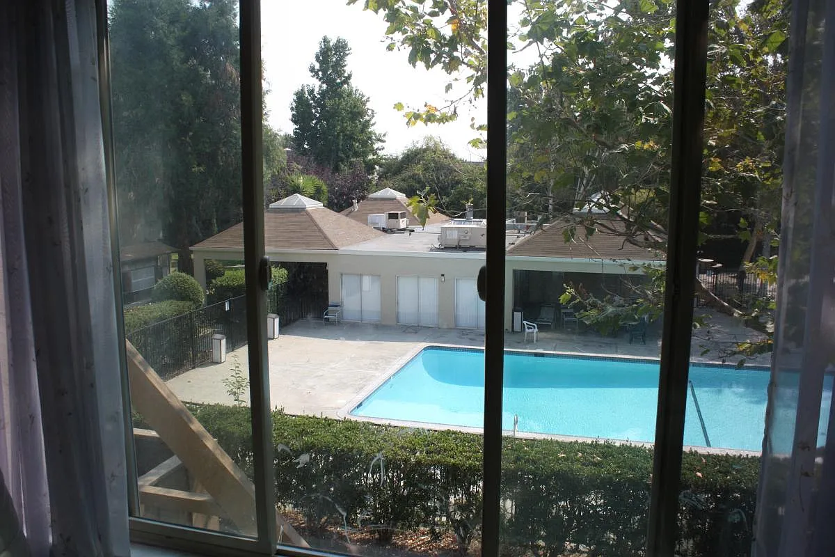 2 bed, 1.5 bath, 1099 sqft, $3,100 — Photo 4