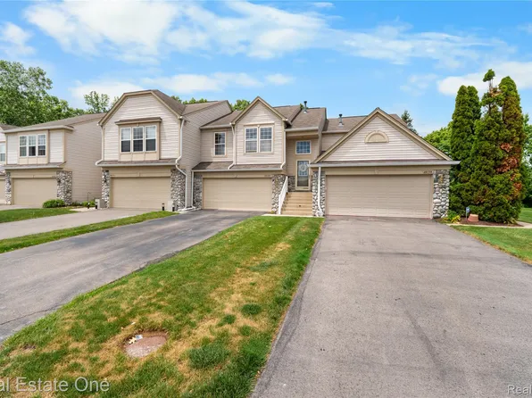 26738 Kirkway Cir, Woodhaven, MI 48183