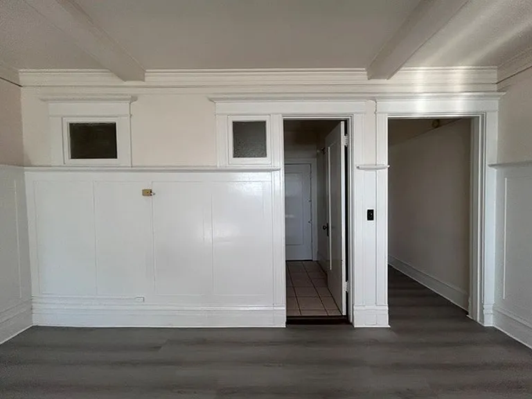 Coming soon, Spacious, Studio, One Bath Unit, with upgraded floors, above commercial shops — Photo 7
