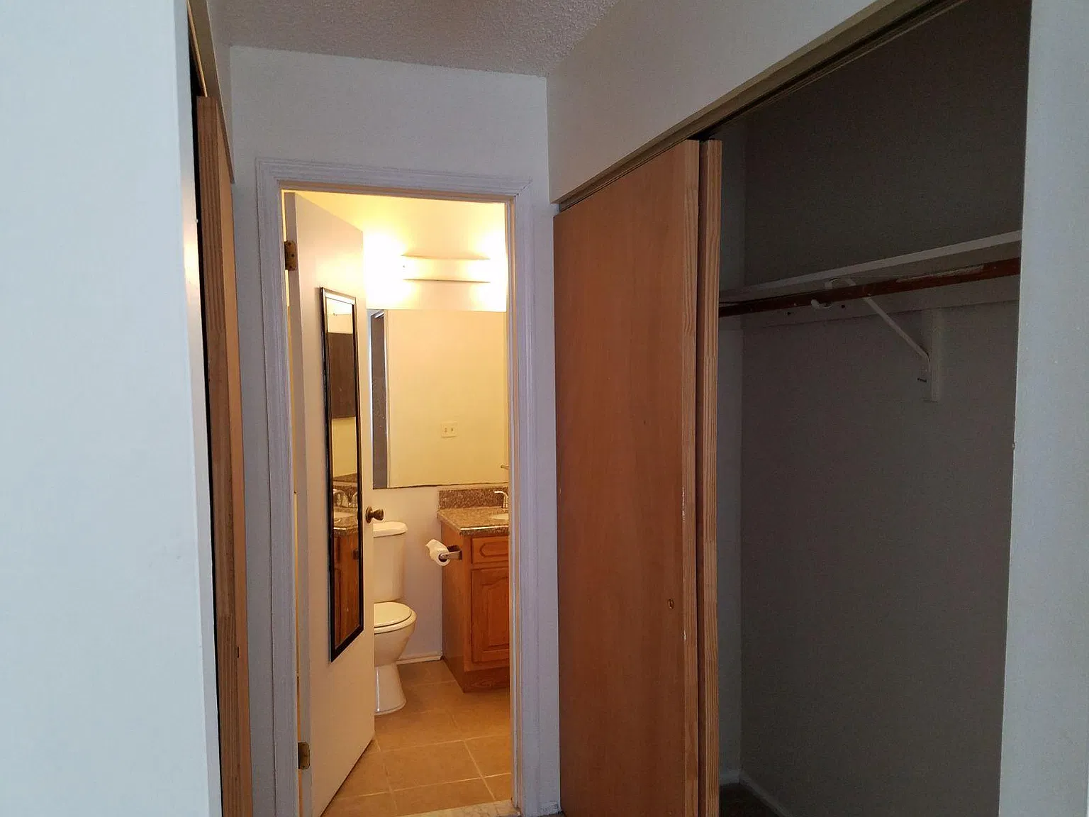 2 bed, 1000 sqft, $1,900 — Photo 3
