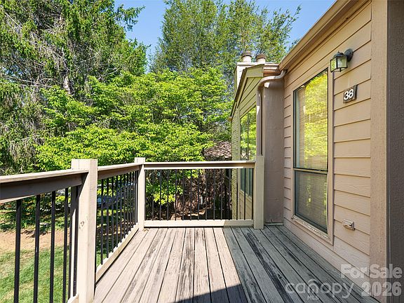 5th image of 38 Ravencroft Ln Unit E