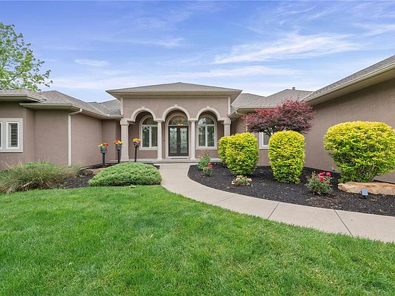 3rd image of 6930 White Pine Cir