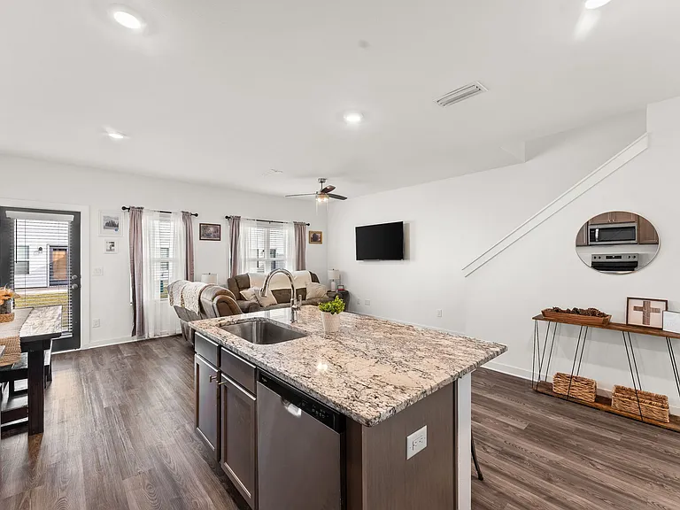 5899 Tyndall Pl — Photo 7