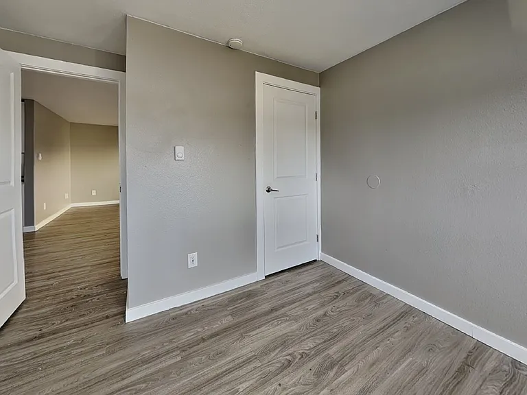 1105 S Woodlawn St #1 — Photo 14