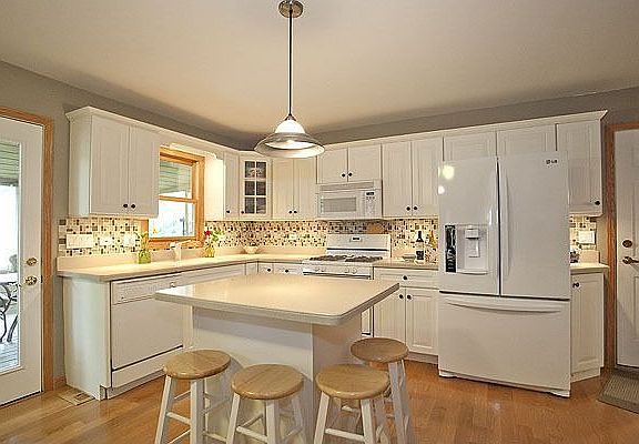 5th image of 2200 Riverlea Cir
