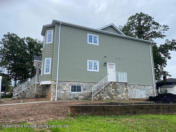 3rd image of 432 Thornycroft Ave