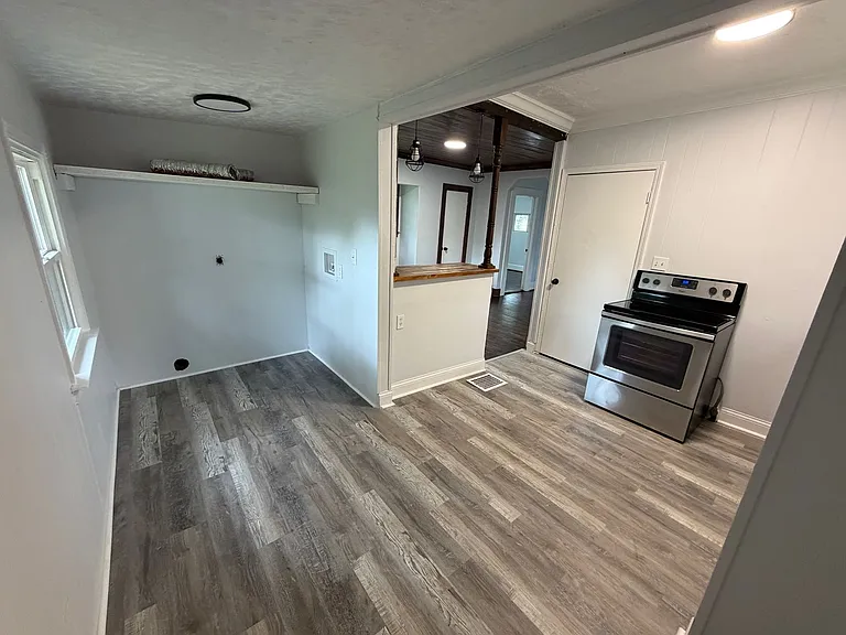 5637 Forest Ave — Photo 6