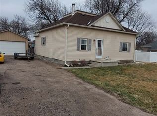 110 E 3rd St, Wood River, NE 68883