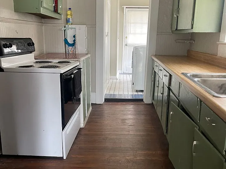 803 Main St E — Photo 7