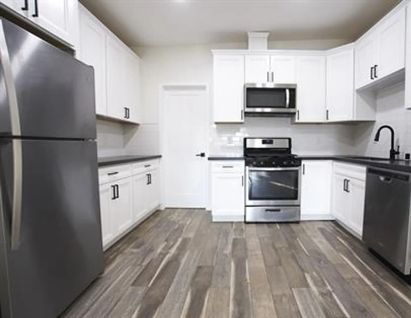 1633 Griffin St — Photo 3