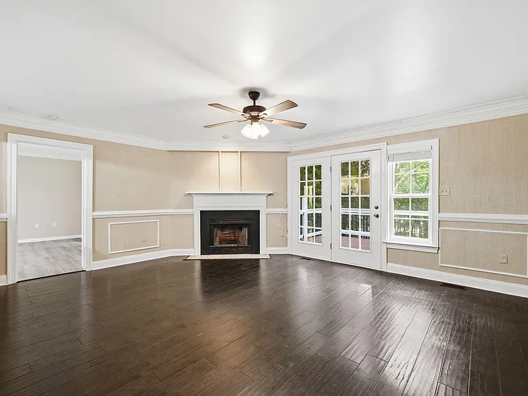 28 Cherry Laurel Dr — Photo 5