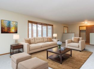 1605 E 49th St, Sioux Falls, SD 57103