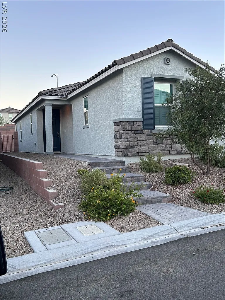 3 bed, 2.5 bath, 1852 sqft, $2,500 — Photo 2