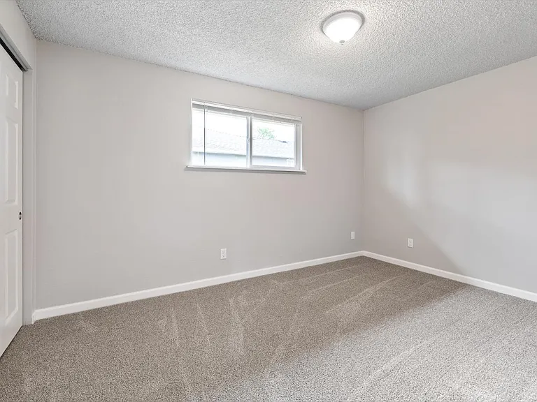 2556 Hill St SE — Photo 7
