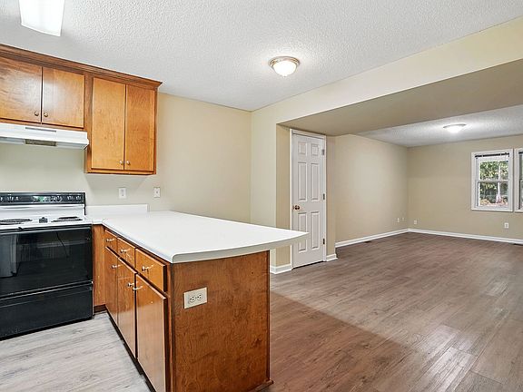 4th image of 281 Marshbanks St #4