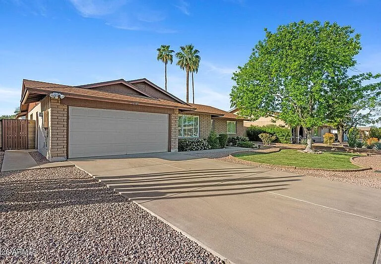 2137 E Apollo Ave — Photo 34