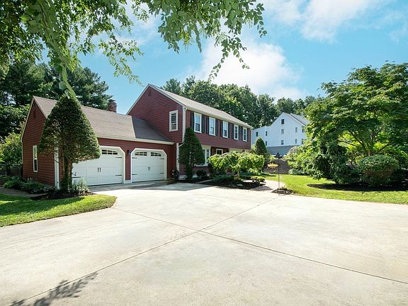 5th image of 263 Edgewater Dr
