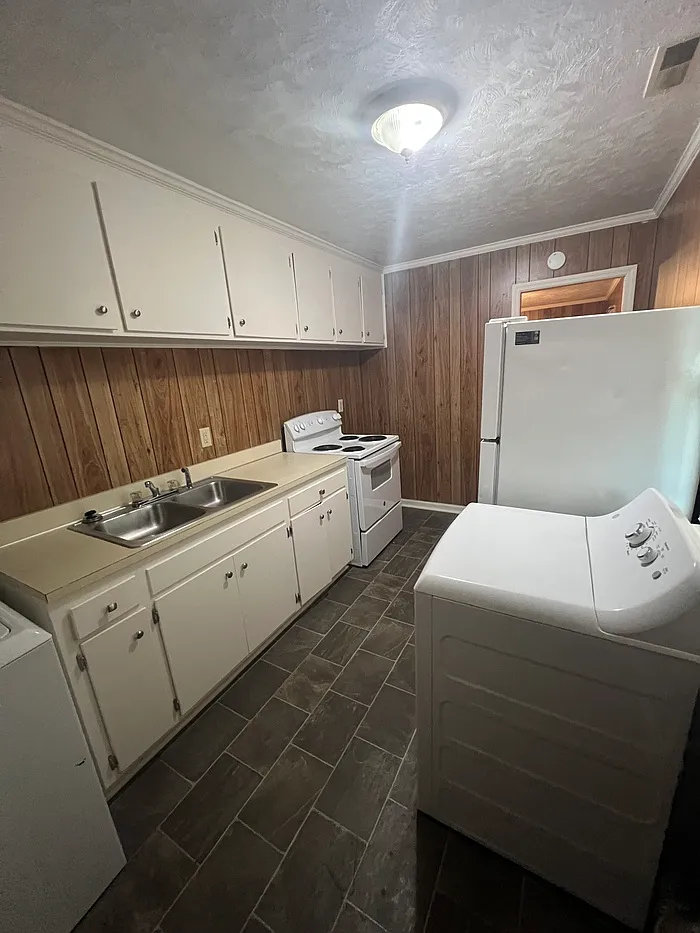 1 bed, 1.0 bath, 400 sqft, $650 — Photo 3