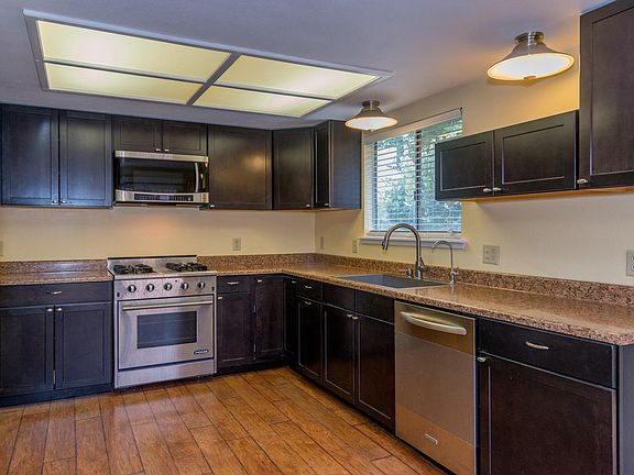 5th image of 3827 W Hillsdale Ave