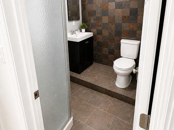4th image of 216 Garfield Ave