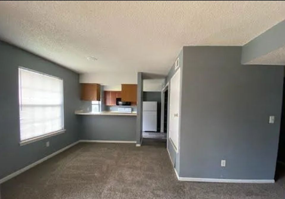 2nd image of 414 E Blue Ridge Blvd #414D