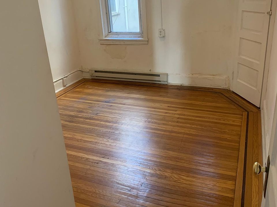1st image of 534 W Girard Ave #2F