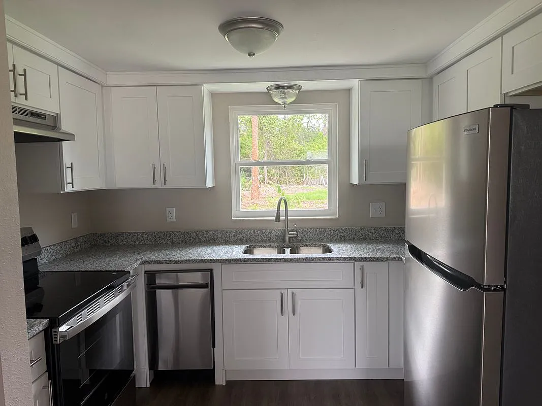 2 bed, 1.0 bath, 860 sqft, $1,650 — Photo 3