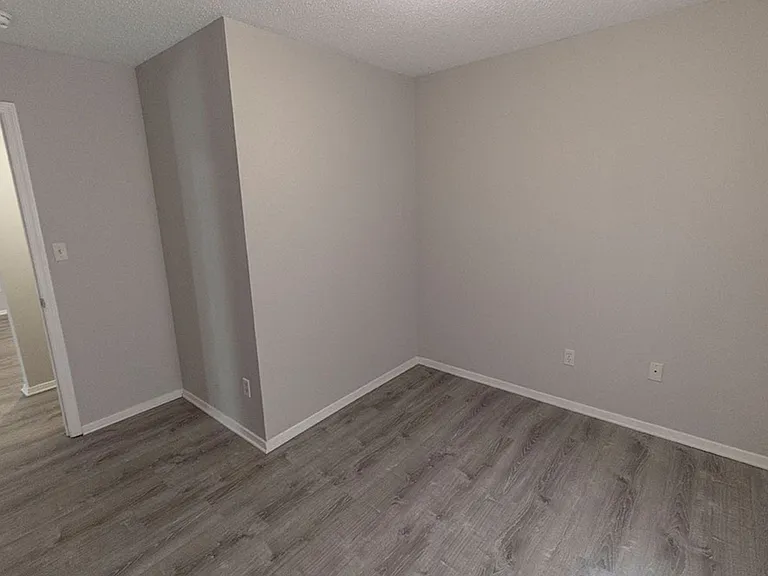 215 Wheaton Ct — Photo 10