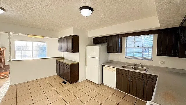 3 bed, 2.0 bath, 1766 sqft, $1,525 — Photo 4