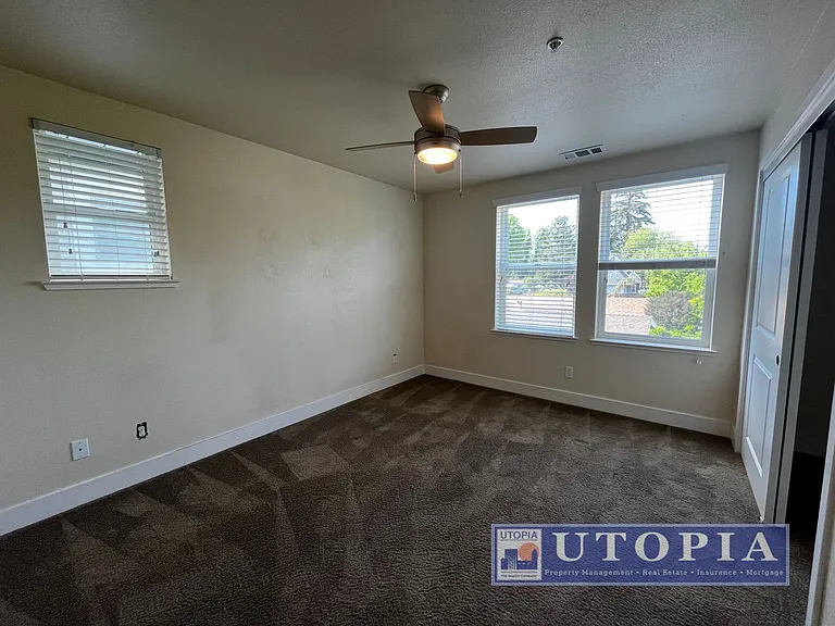 Spacious and Modern 3-bedroom, 3.5 bathroom in Seabright just minutes away from the Beach Boardwa... — Photo 9