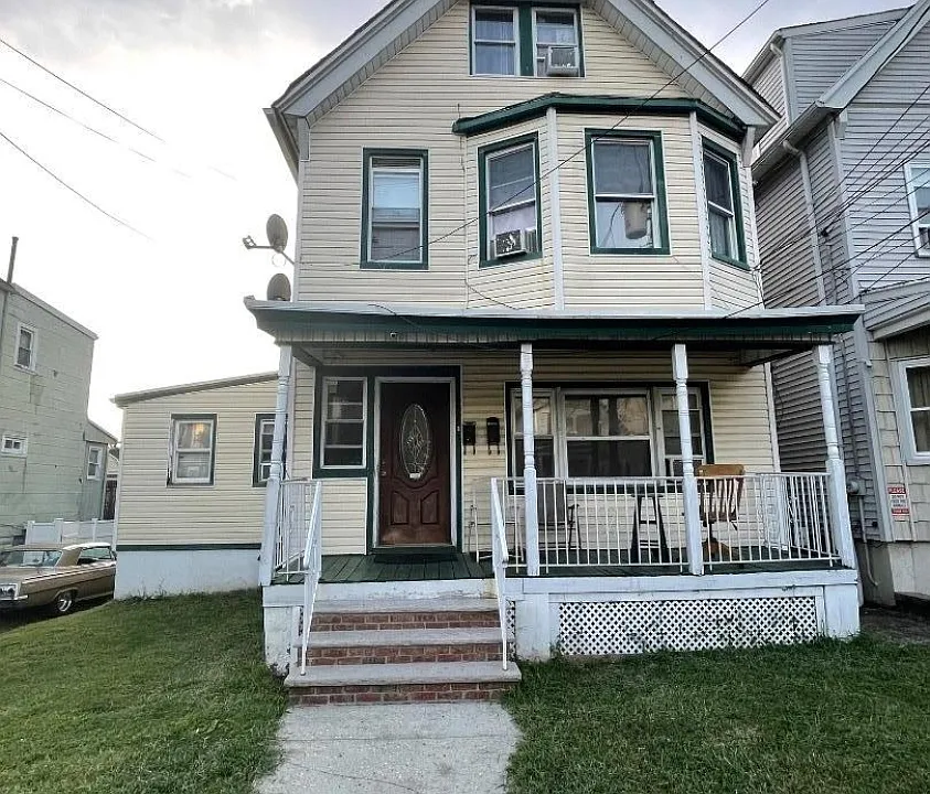 87 Watson Ave #2